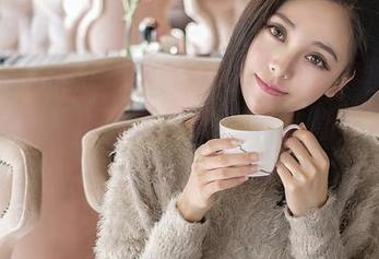 推女神 - 施忆佳Kitty酱的白色套图又来了，这更新也太适合我这种血管里流着白开水的人了吧！