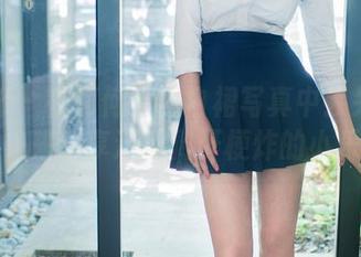 推女郎 - 在何何夕的白裙写真中丢失了自己，快来分享这种剥开梗炸的小乐趣！