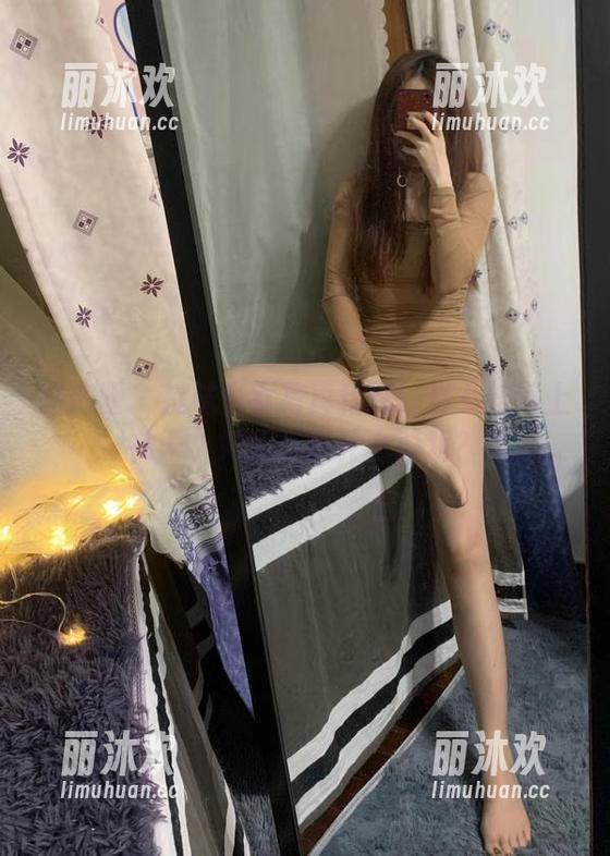 提袜少女 微密圈 - 提袜少女写真精选:当女孩遇上袜子,她们在玩什么游戏?