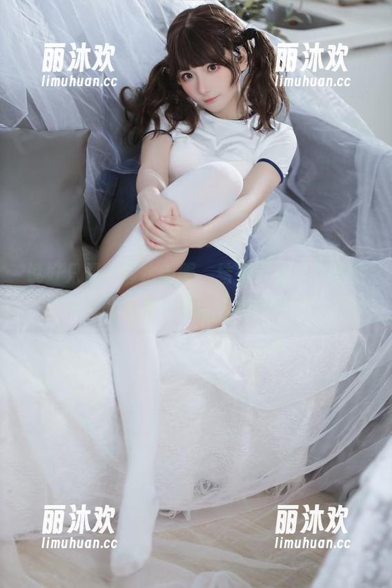 说好只是一套水手服，结果“是三不是世w”的全套下载让人忍俊不禁！