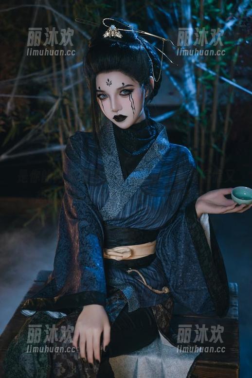 是你的阿薰呀露背毛衣原图，合集偏偏又想让你多看两眼，这算不算套路？
