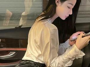 微密圈 - 是小逗逗的美足写真：全套特工，默默潜伏高级感。