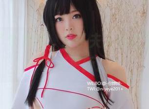 她又换了个角度，杏子夫人的白旗袍再次迎来更新。