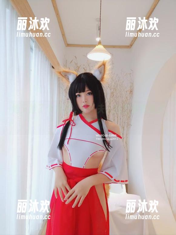 她又换了个角度，杏子夫人的白旗袍再次迎来更新。