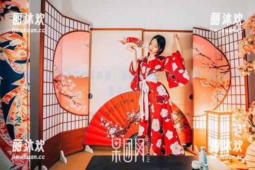 果团网 - 在莫雅淇的写真里，泳装与海浪的角逐，喔，别说我没警告你哦？