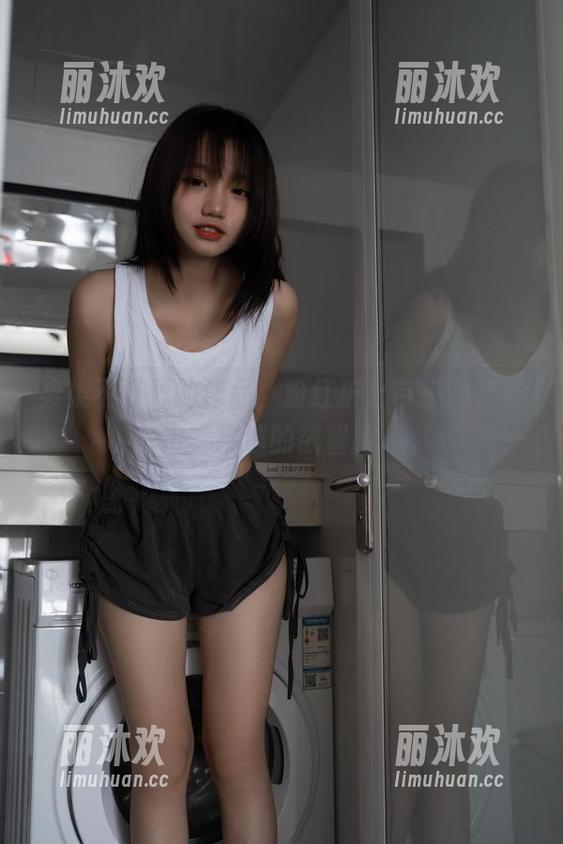 柒柒不可爱的作品，粉红护士带来的温柔一击，精选的欲望暗流。