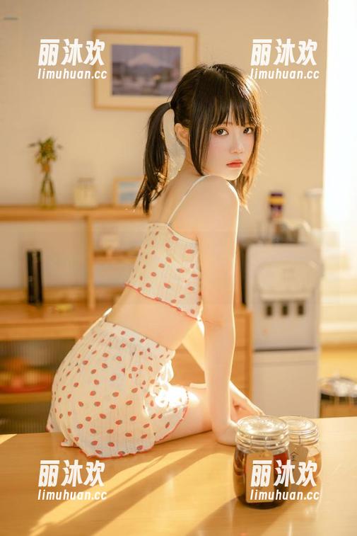 夏天已去，桜桃喵带你分享她的“皮衣”哲学，穿上这一战斗力无敌！