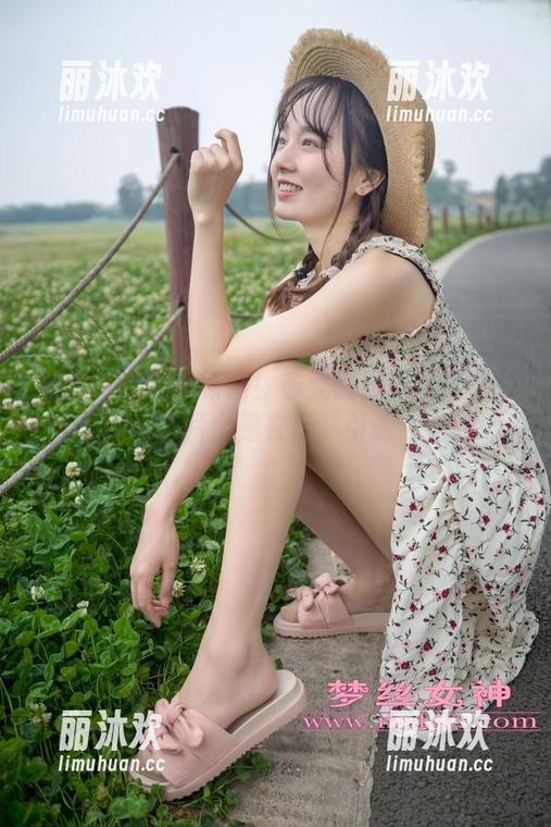 梦丝女神 - 最新滴！苏柔假日餐厅女神的人设，图片全是在玩‘引诱’游戏