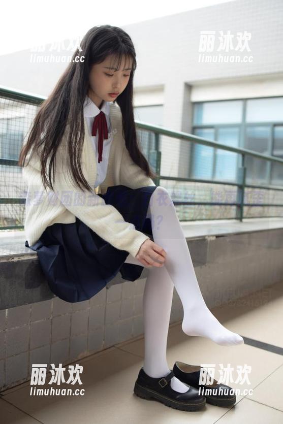 森萝财团的新图包：白衣黑丝，能再腻歪一点吗？
