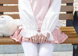 原图是诱捕你心的暗流：森萝财团的“校服肉丝少女”值得你一探究竟。