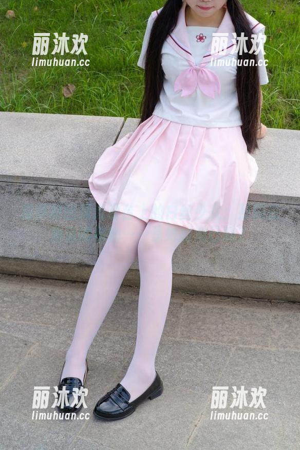 森萝财团精选窗台上的白丝少女：那颗在角落的植物……是她的知己吗？