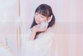 高颜值与棉袜的实力碰撞——樱群写真正当时