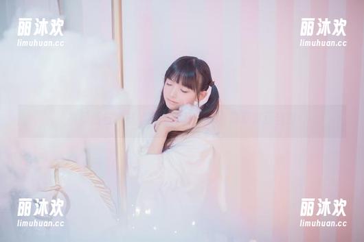 高颜值与棉袜的实力碰撞——樱群写真正当时