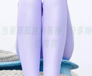 爱丝 - 当索菲孤独地等待，分享她与时间的博弈