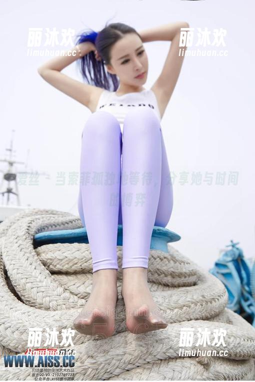 爱丝 - 当索菲孤独地等待，分享她与时间的博弈
