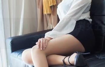 爱蜜社 - 黄乐然套图：将我对女王的定义全给刷新了