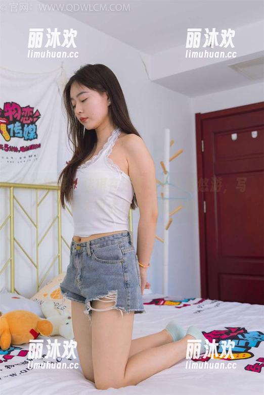 物恋传媒 - 佳琪在泳池如鱼儿般悠游，写真里面全是水润的趣味