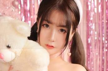 在猫九酱的红色圣诞礼物合集里，美图美得我想把屏幕舔一遍！