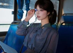 在厨房里变身:玉汇 kokuhui的厨娘原图让我乐了