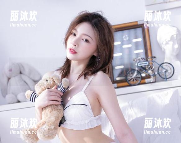 这组合真的有白露Bululu的裸足写真？下载去试试吧！