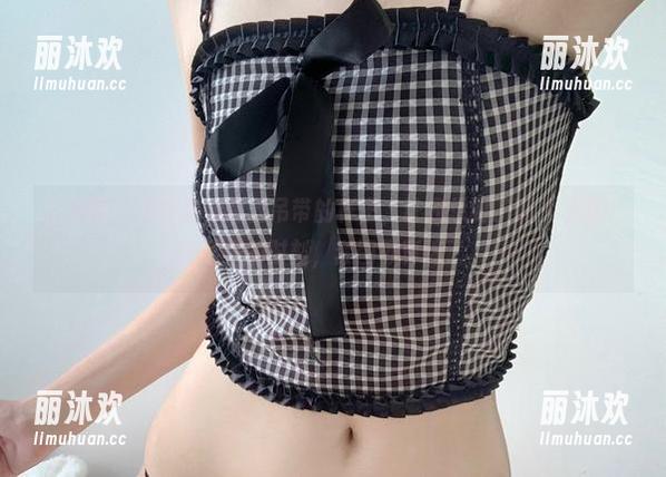 微密圈 - 相扑猫穿黑丝吊带的样子，让我想到了刚从沙发上爬起来的时刻，套图可真迷了。