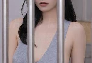 秀人网 - 图片来了，优酱的连衣裙，把风都给撩到了。