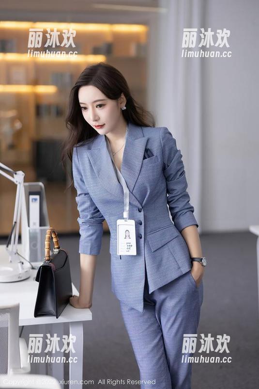 秀人网 - 也许你该借鉴这款，奶芙乔乔的礼服，保证下载前你会叹气。