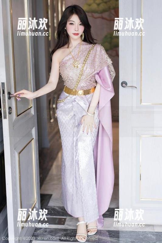 秀人网 - 奶芙乔乔：空姐角色全套，下载后你也是飞天女神！