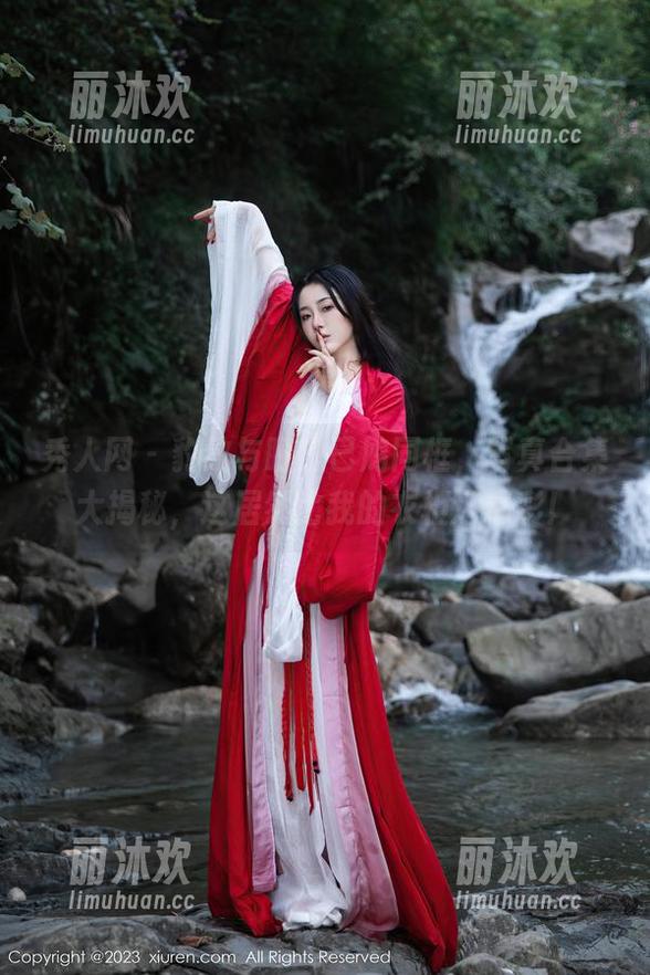秀人网 - 豹纹与盼盼已鸠同框，写真合集大揭秘，这居然比我的衣柜还精彩！