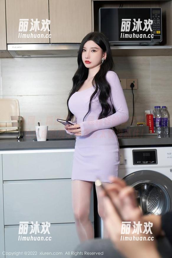 秀人网 - 精选美图：程程程的皮衣就像开往自由的列车，速度太快没抓住！