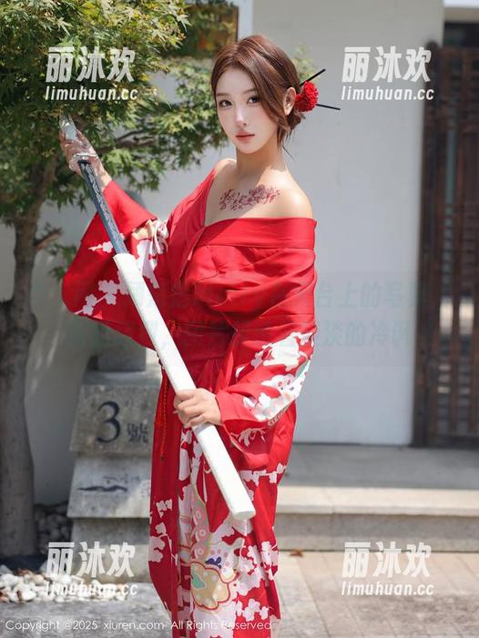 秀人网 - 顾楚楚Maily在天台上的写真，画面强烈，图片却透着淡淡的冷讽