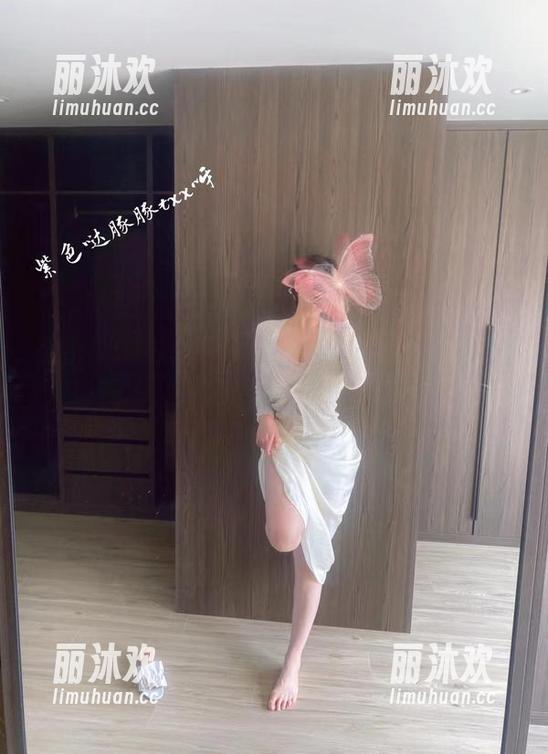 微密圈 - 分享童小芯图库里的第二部分直播视频，看完后只想说Carryon！
