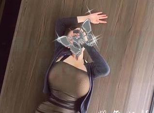 微密圈 - 童小芯免费图全集，照着黑丝的臀部若隐若现