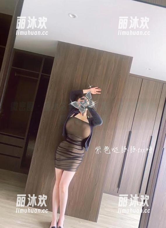 微密圈 - 童小芯免费图全集，照着黑丝的臀部若隐若现