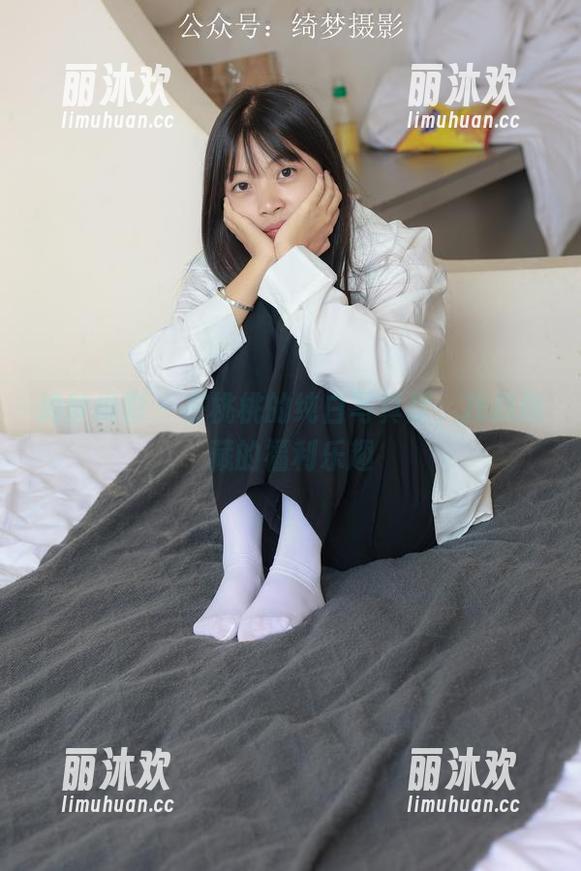 绮梦摄影 - 在桃桃的纯白写真里，找找隐藏的福利乐趣