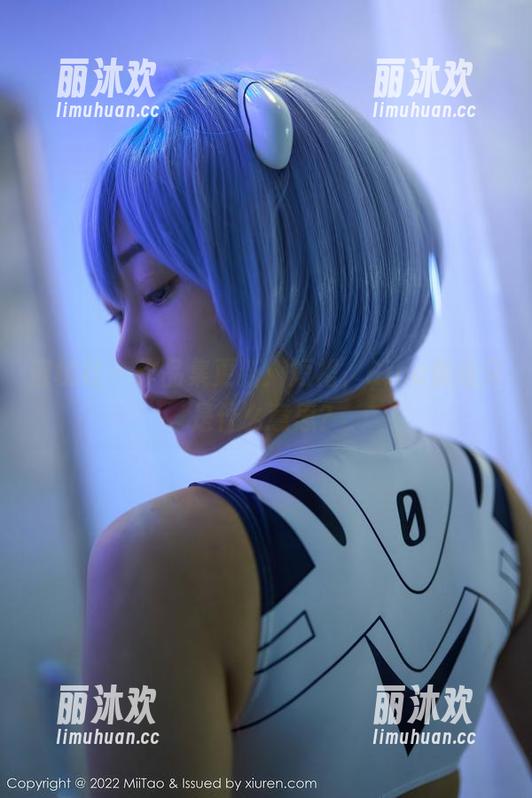 蜜桃社 - 作品集更新：短裙，Gina你这又是什么意思？