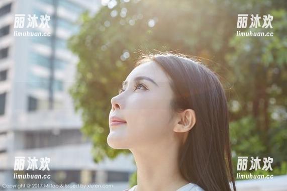 蜜桃社 - 伊琳的教室，定制写真中的轻松与邂逅