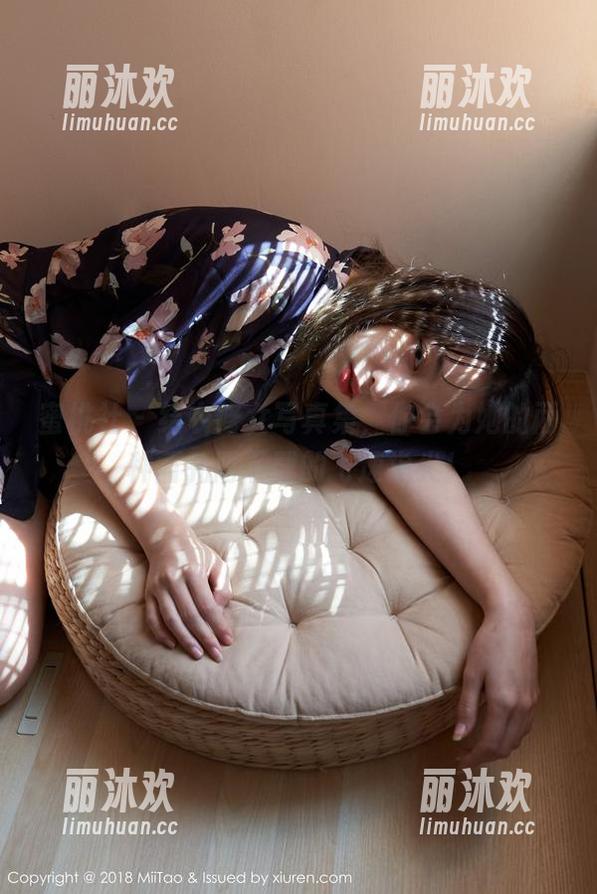 蜜桃社 - 结衣修女写真集，你会为她的两种面孔而下载的飞速指尖！