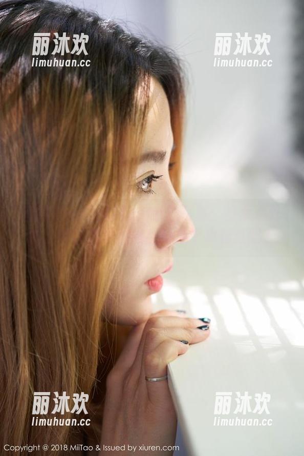 蜜桃社 - 萌美Moemi的写真：少女心炸裂，难道我也能被感染成个小粉红吗？
