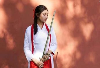 蜜桃社 - 运动中，露西Lucy的姿态让我想起了……瑜伽，或者说就那么几句？
