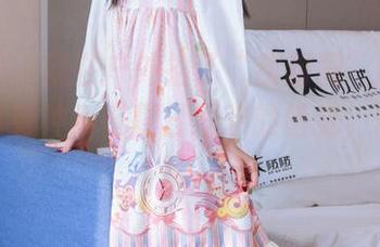 袜啵啵 - 就在户外拍了“甜甜圈”的写真，突然有种身在夏日狂欢的错觉，眼花缭乱。