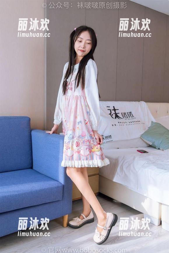 袜啵啵-甜甜圈 袜啵啵 - 就在户外拍了“甜甜圈”的写真,突然有种身在夏日狂欢的错觉,眼花缭乱。