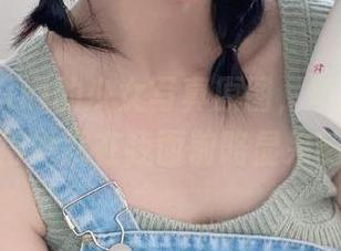 贝儿酱Miki的少女写真原图，每张都让我觉得她就在我面前略显呆萌！