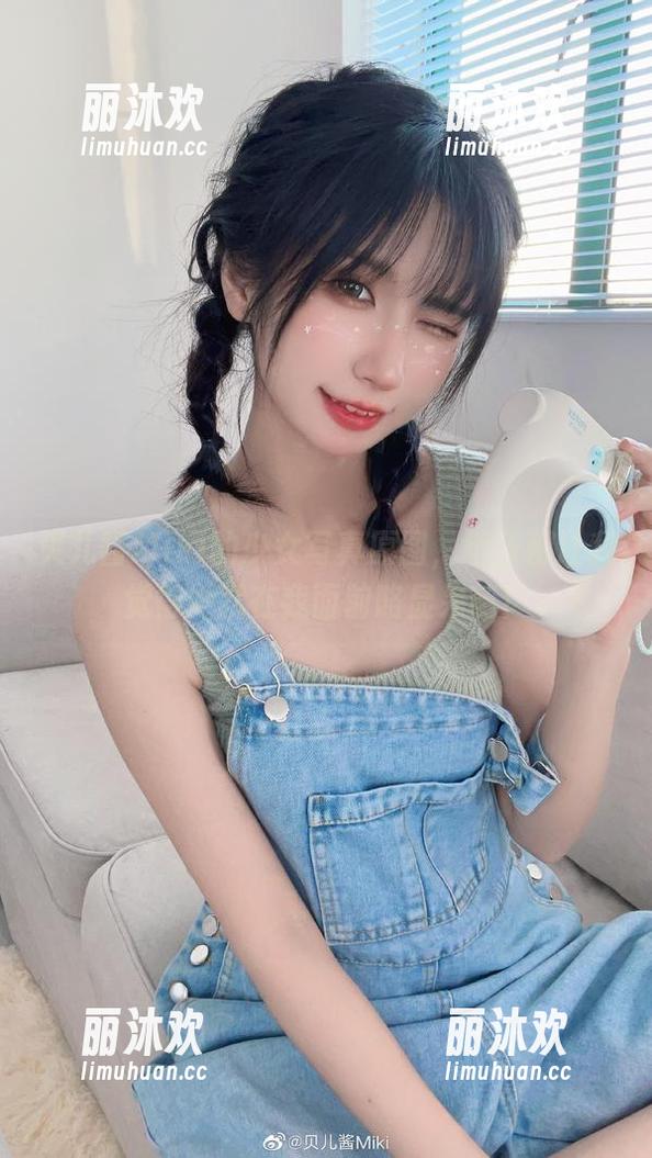 贝儿酱Miki的少女写真原图，每张都让我觉得她就在我面前略显呆萌！