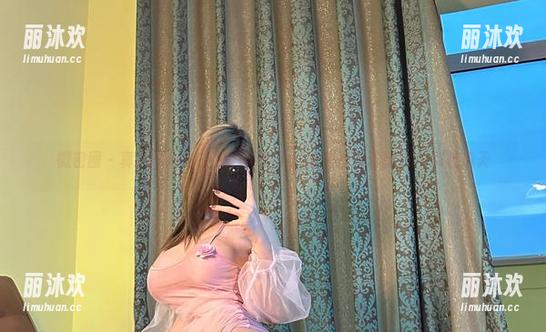 醇子小姨 微密圈 - 真实与幻影交织,醇子小姨的灰丝写真图集,别有洞天
