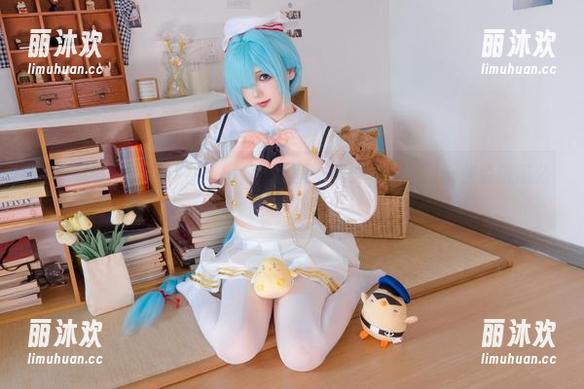 雪晴嘟嘟的拍摄真有妙招，那比基尼和海梦，再凹一些姿势怎么也带不偏。