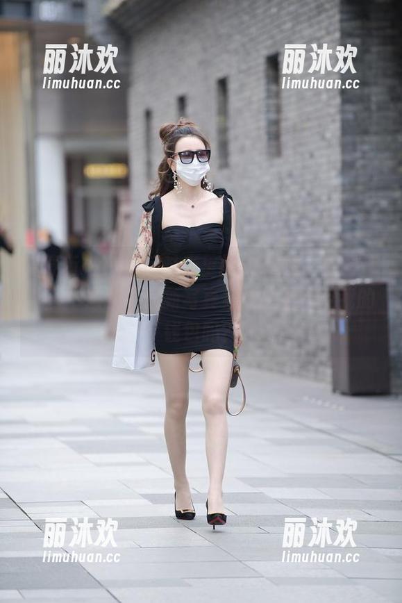 魔镜街拍 - 午后时光里的OL造型，婷婷撑起整个画面，这新写真集是想要掏空我的钱包吗？