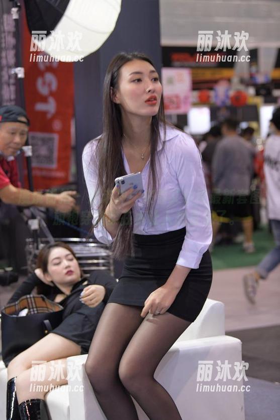 魔镜街拍 - 别走神！来看艾小青最新套图，旗袍穿搭实在太让人想直视了。