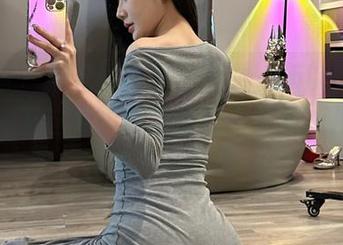 微密圈 - 黎允熙比基尼原图，所以要不要感叹一下这种神奇的吸引力？麻烦找个地方坐下来想想…