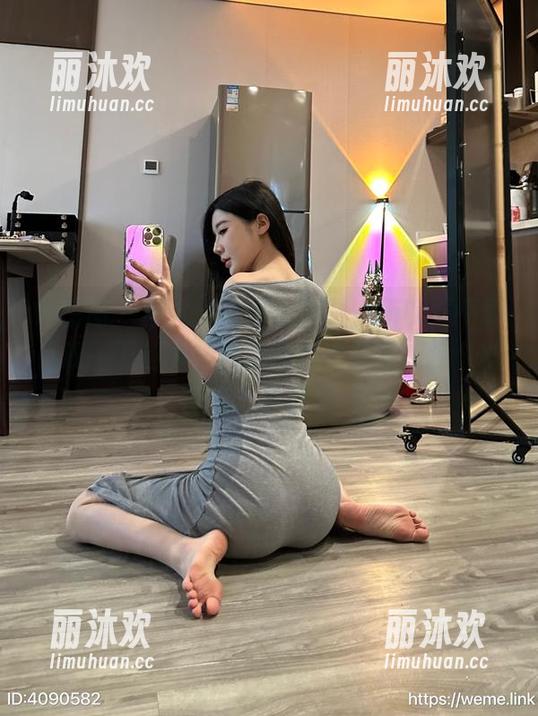 微密圈 - 黎允熙比基尼原图，所以要不要感叹一下这种神奇的吸引力？麻烦找个地方坐下来想想…